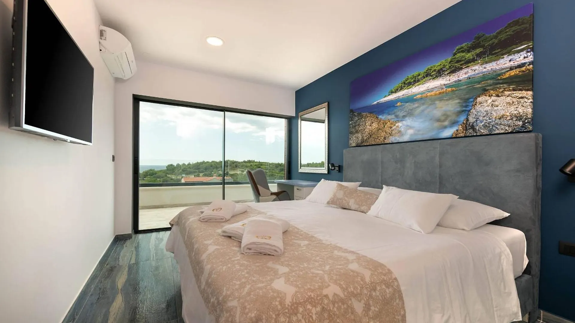 Villa Remi Mit 2 Whirlpools Und Meerblick Premantura