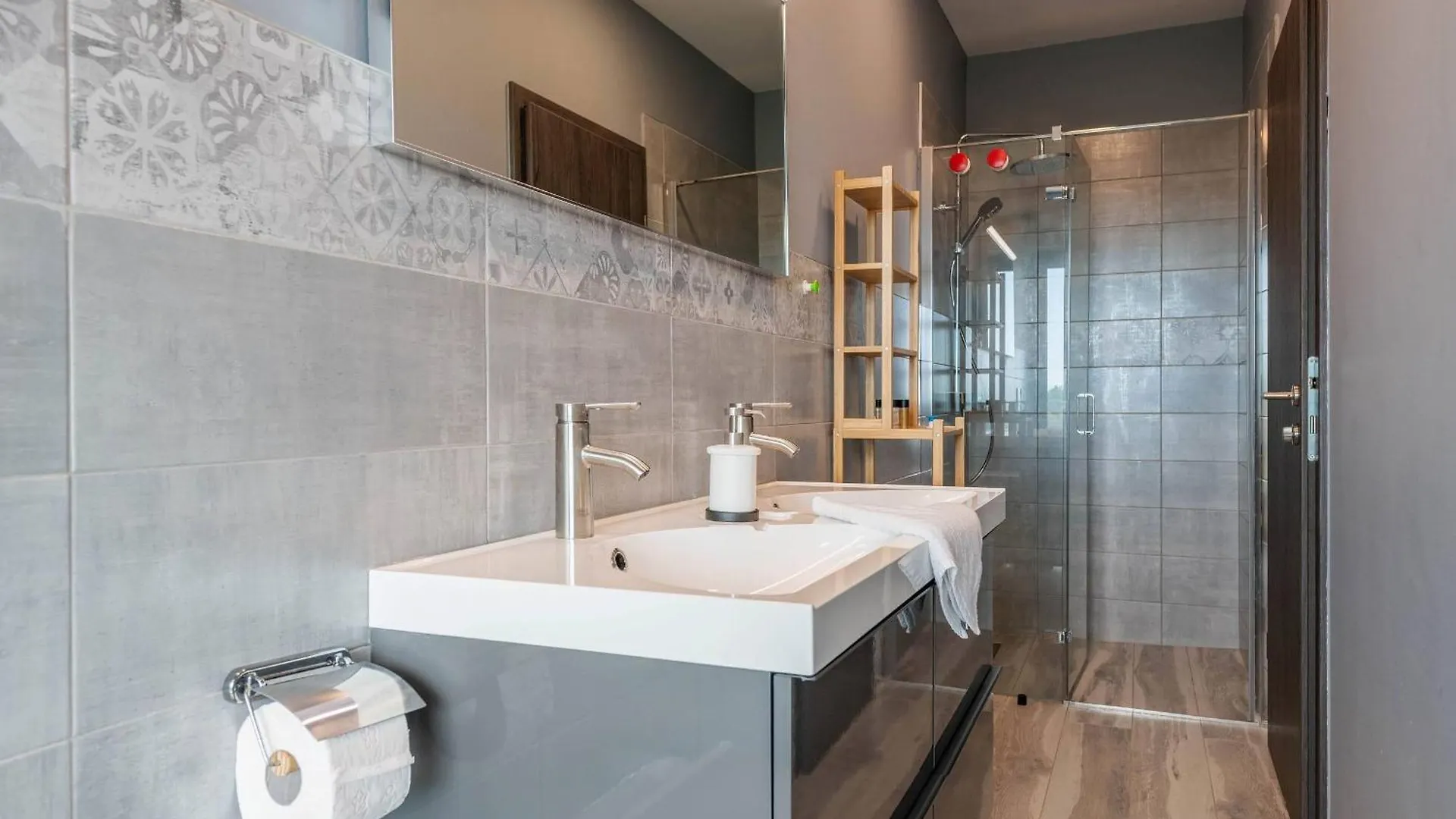 Villa Remi Mit 2 Whirlpools Und Meerblick Premantura 0*,