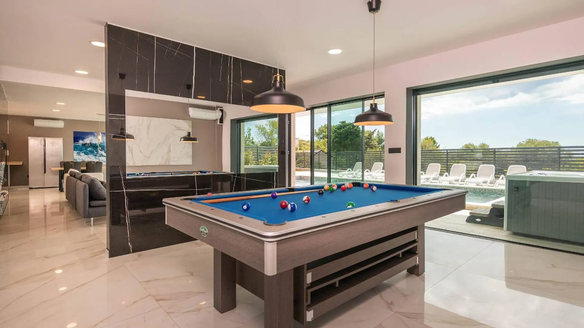 Villa Remi Mit 2 Whirlpools Und Meerblick Premantura