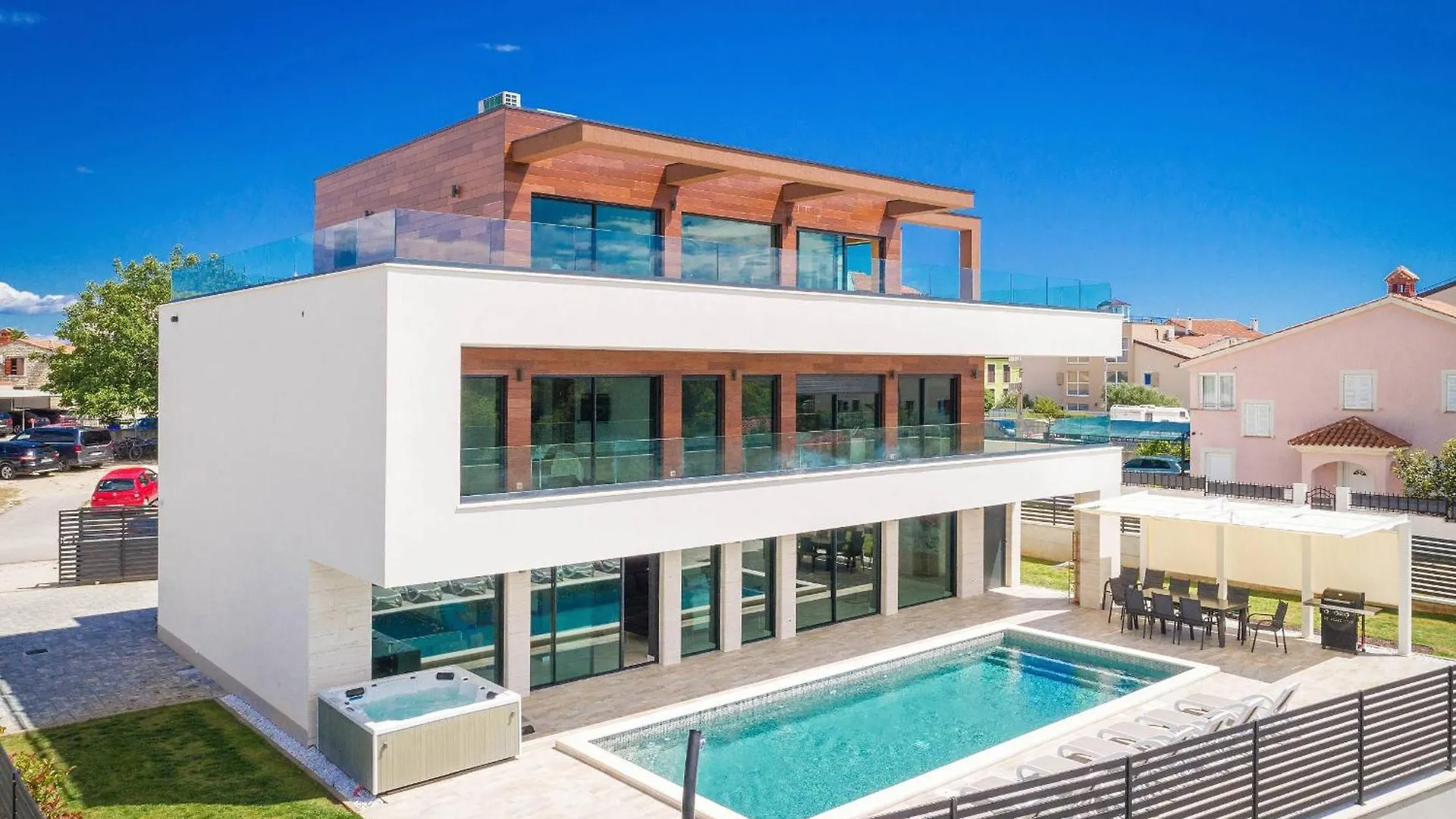 Villa Remi Mit 2 Whirlpools Und Meerblick Premantura